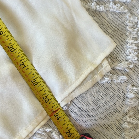 Blouson Sleeve V Neck Tunic Blouse in Ivory  | PM - Picture 7 of 7